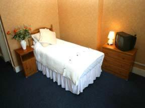 Croydon Court Hotel Room photo
